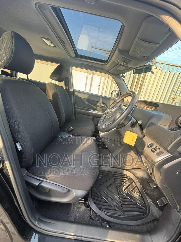 Toyota Corolla Rumion Hatchback 1.5 FWD 2010 Black