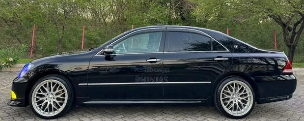 Toyota Crown 2006 Black
