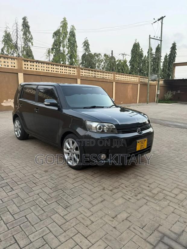 Toyota Corolla Rumion Hatchback 1.5 FWD 2010 Black