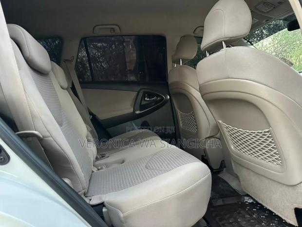 Toyota Vanguard 2009 White