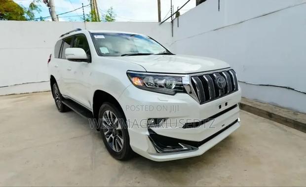 Toyota Land Cruiser Prado 2022 Off white