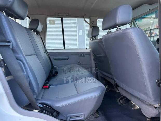 Toyota Land Cruiser 2013 White