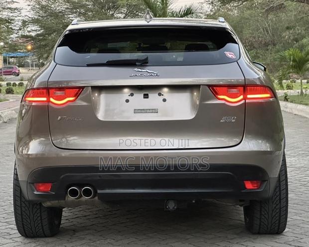 Jaguar F-Pace 2017 Beige