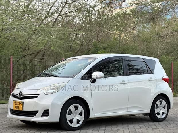 Toyota Ractis 2011 White