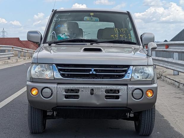 Mitsubishi Pajero 2001 Silver