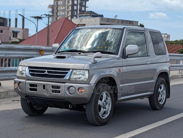 Mitsubishi Pajero 2001 Silver