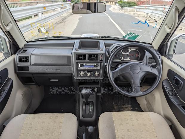 Mitsubishi Pajero 2001 Silver