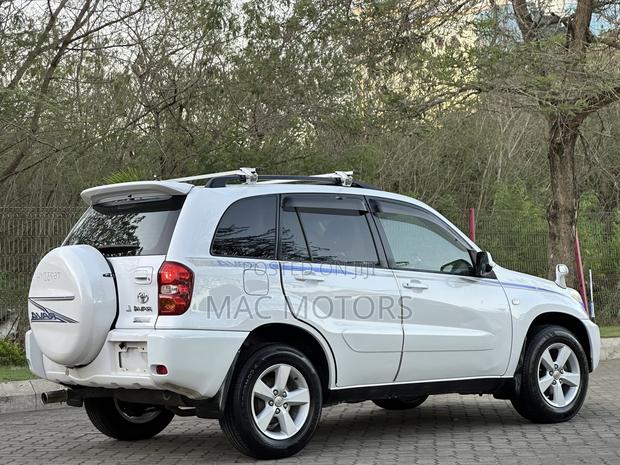 Toyota RAV4 2005 White