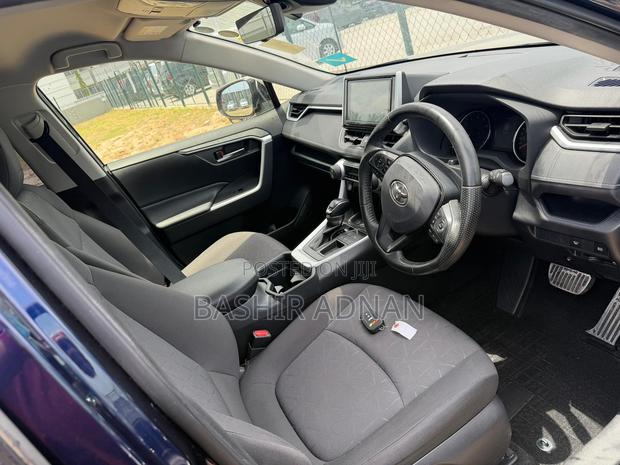 Toyota RAV4 2021 Blue