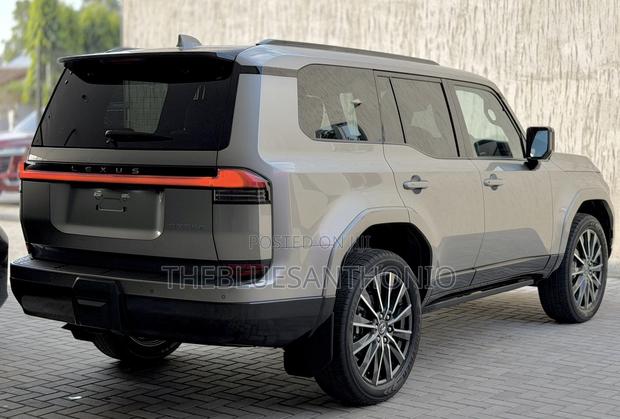New Lexus GX 2025 Silver