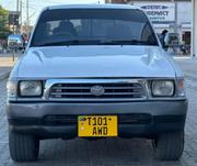 Toyota Hilux 2000 White for sale