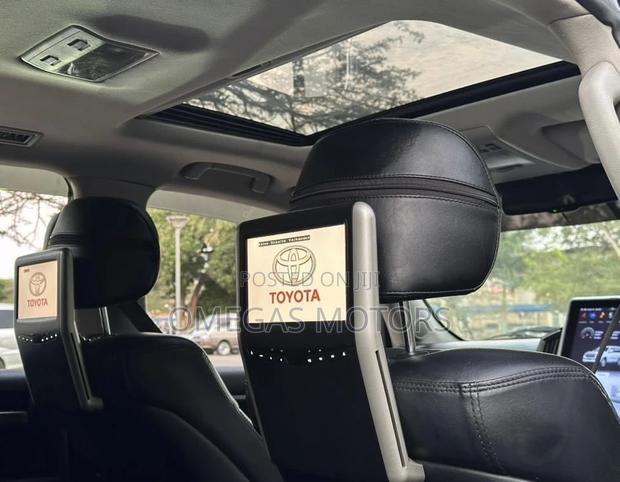 Toyota Land Cruiser 2012 Black