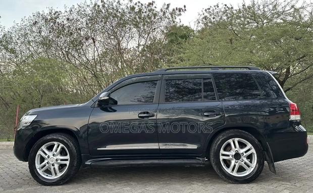 Toyota Land Cruiser 2012 Black