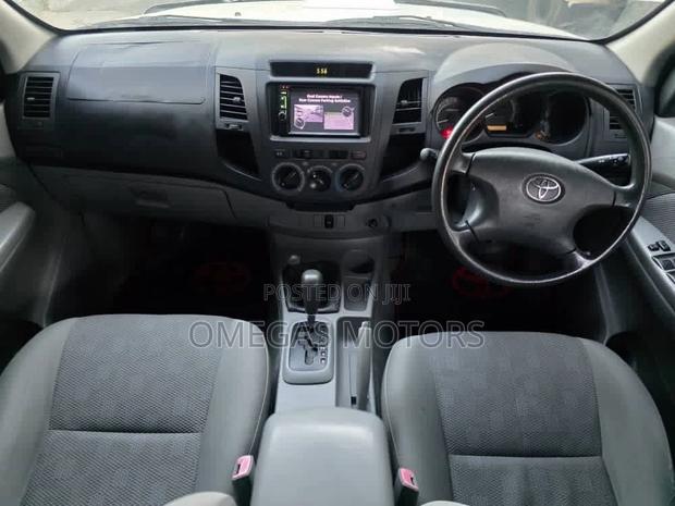 Toyota Hilux 2006 White