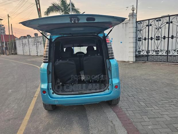 Toyota Sienta 2004 Blue