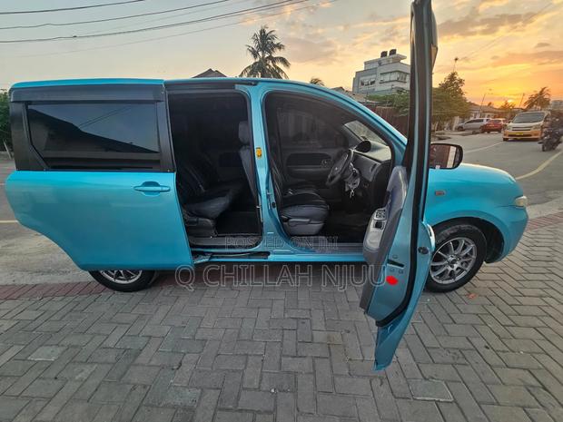Toyota Sienta 2004 Blue