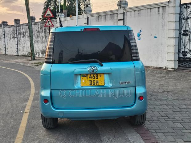 Toyota Sienta 2004 Blue