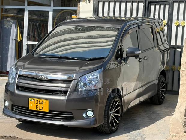 Toyota Noah 2008 Gray