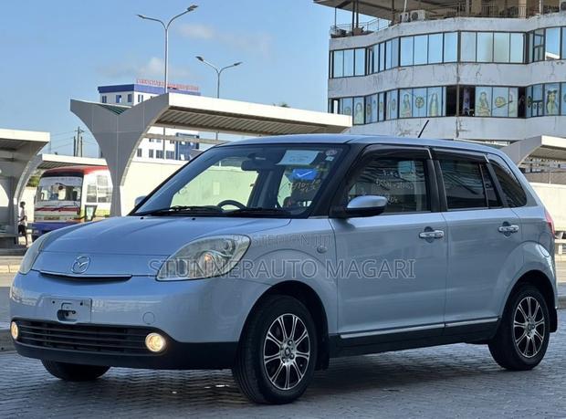Mazda Verisa 2010 Silver