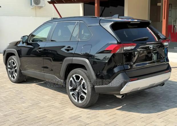 Toyota RAV4 2019 Matt Black