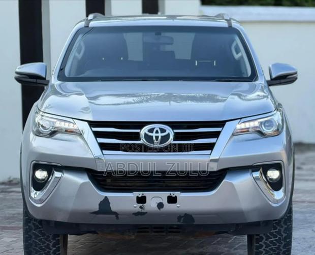 Toyota Fortuner 2018 Silver