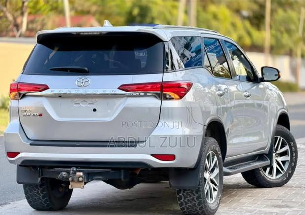 Toyota Fortuner 2018 Silver