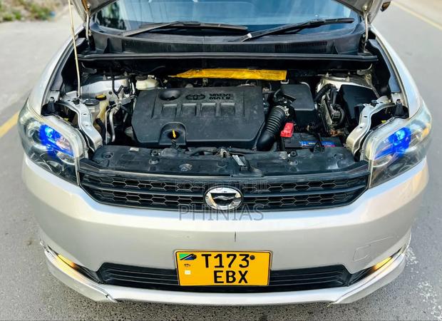 Toyota Corolla Rumion 2011 Silver