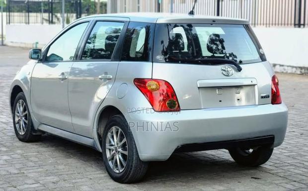 Toyota IST 2004 Silver