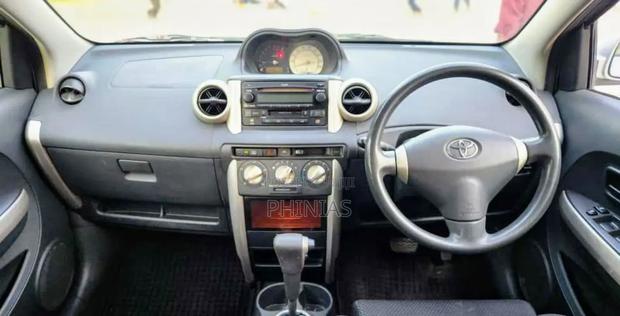 Toyota IST 2004 Silver