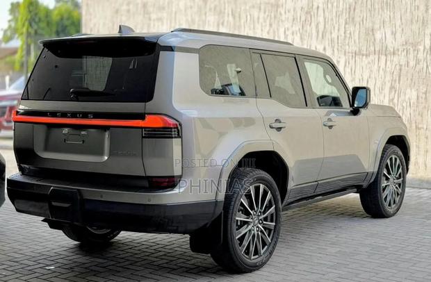 Lexus GX 2025 Silver