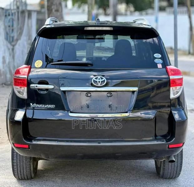 Toyota Vanguard 2011 Black
