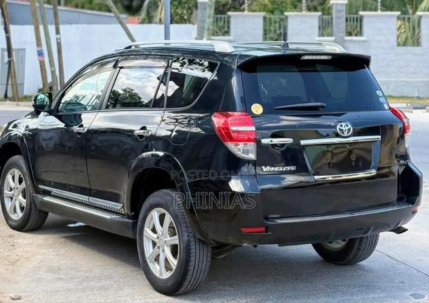 Toyota Vanguard 2011 Black