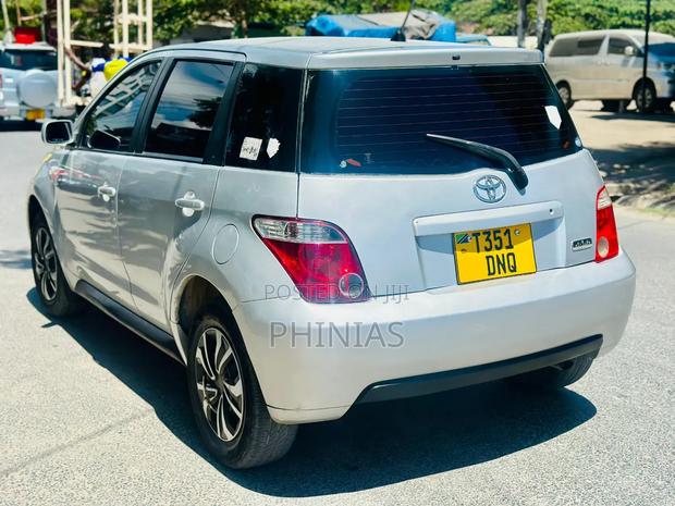 Toyota IST 2004 Silver