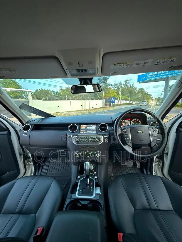 Land Rover Discovery 2010 White