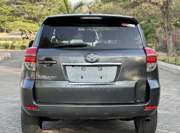 Toyota Vanguard 2010 Gray