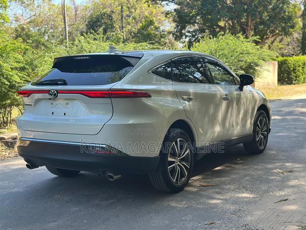 Toyota Harrier 2022 White