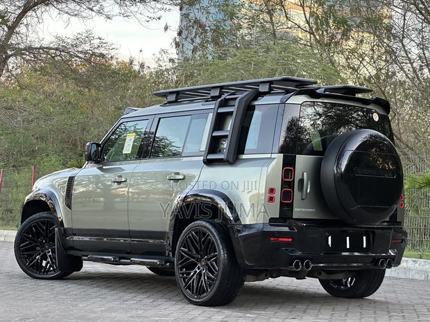 Land Rover Defender 2022 Green