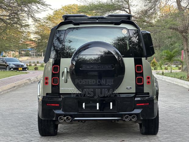 Land Rover Defender 2022 Green