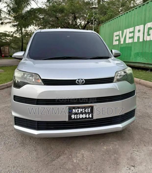 Toyota Spade 2014 Teal