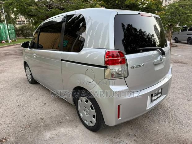 Toyota Spade 2014 Teal