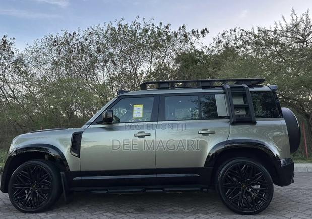 Land Rover Defender 2022 Green