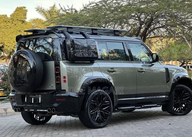 Land Rover Defender 2022 Green