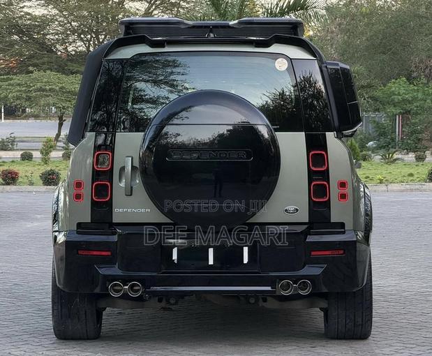 Land Rover Defender 2022 Green