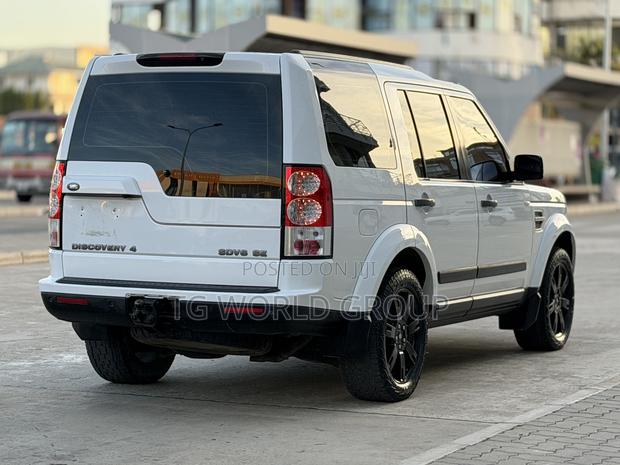 Land Rover Discovery 2011 White