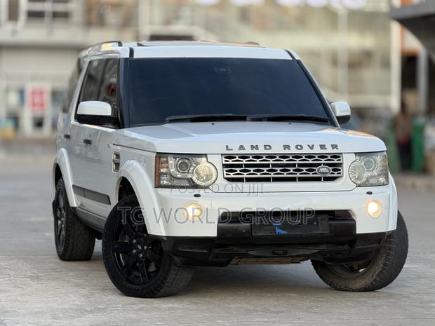 Land Rover Discovery 2011 White