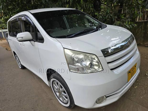 Toyota Noah 2009 White