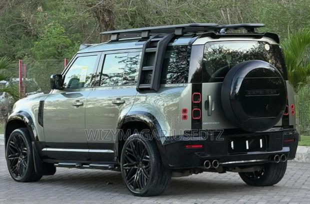 Land Rover Defender 2023 Teal