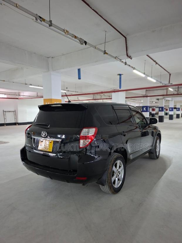 Toyota Vanguard 2010 Black