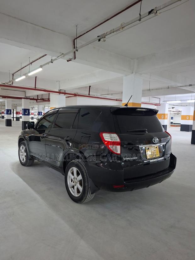 Toyota Vanguard 2010 Black