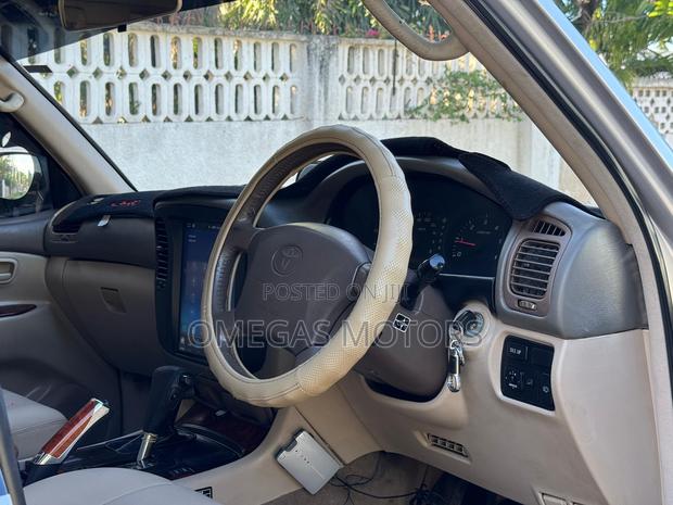 Toyota Land Cruiser 2000 Silver